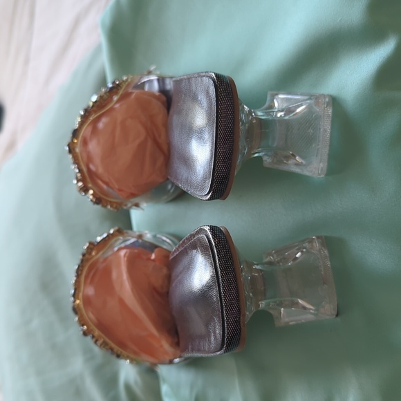 Lucite/Plastic Black Rhinestone Heels Size 10.5 - Picture 4 of 12